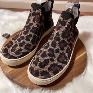 Rothy’s The Chelsea Wildcat Ankle Bootie Sneaker in Cheetah Print Size 8.5